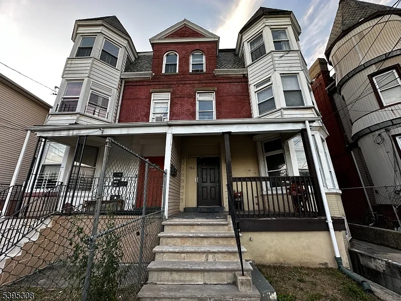 366 Summer Ave photo 1
