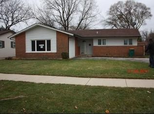 627 Oakton St, Elk Grove Village, IL 60007