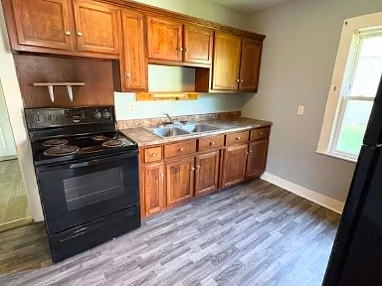 310 McKenna St — Photo 3