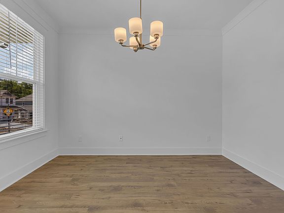 4th image of 643 Conifer Dr