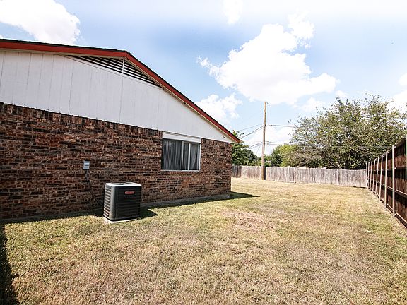 5th image of 414 Curts Dr