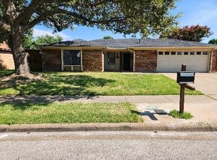 737 Spring Valley Dr, Hurst, TX 76054