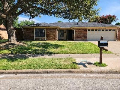 737 Spring Valley Dr, Hurst, TX, 76054