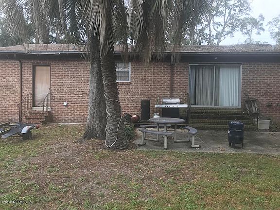 3rd image of 2883 Woodland Dr