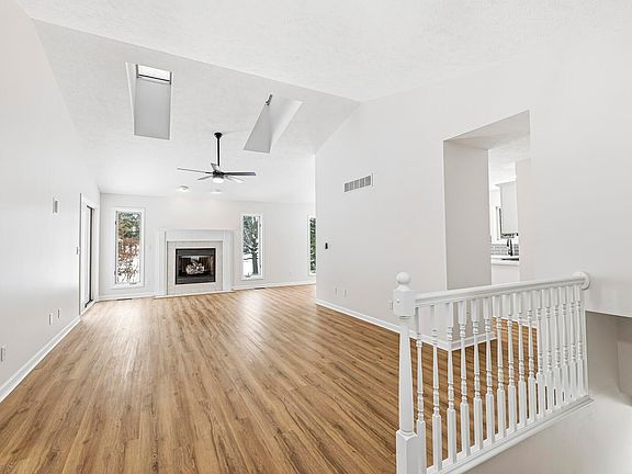 4th image of 33906 Sumerset Ln