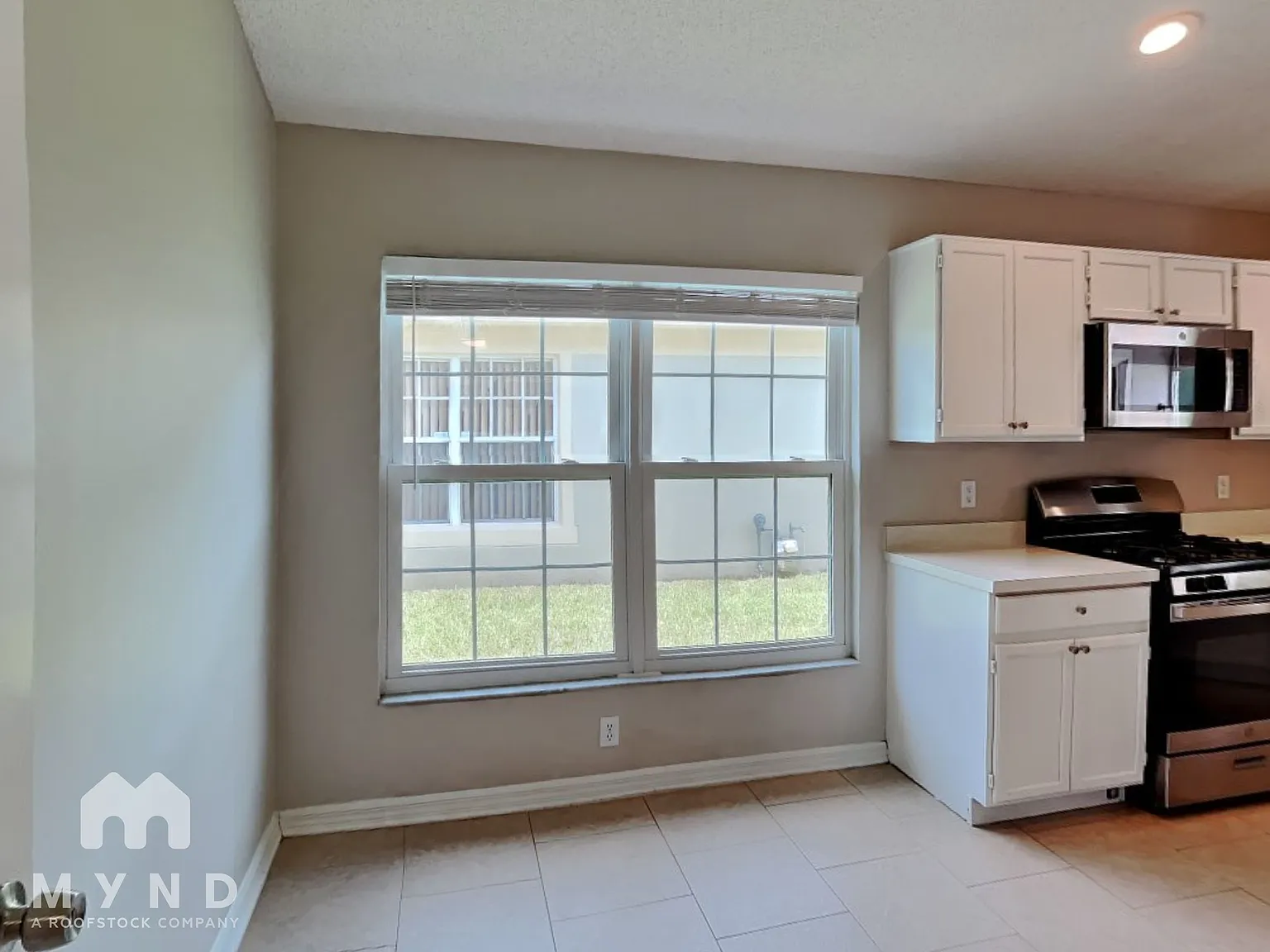 3 bed, 2.0 bath, 1404 sqft, $2,379 — Photo 4