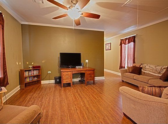 3rd image of 1021 Caroline St
