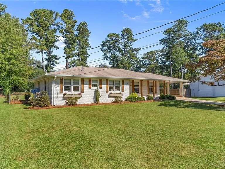 521 Pineview Dr SE — Photo 32