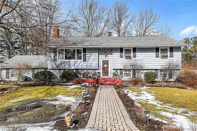 1st image of 44 Lakeview Dr