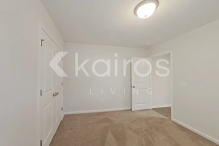 107 Lord Effingham Way — Photo 17