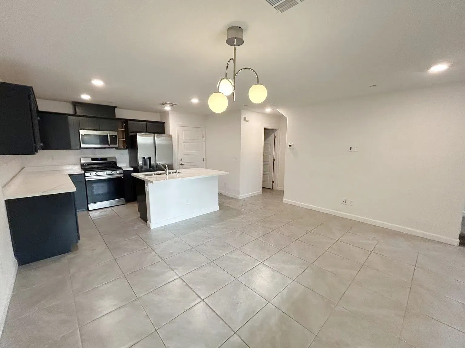 Grecian Queen Ave - 3447** - Kevin - 1 — Photo 2