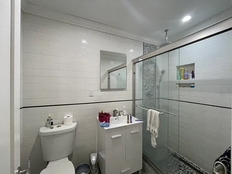 121 E 31st St #2F — Photo 5