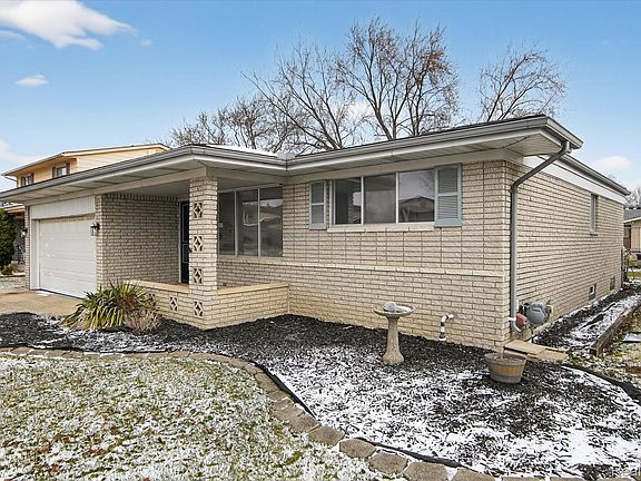 3rd image of 2995 Groves Dr