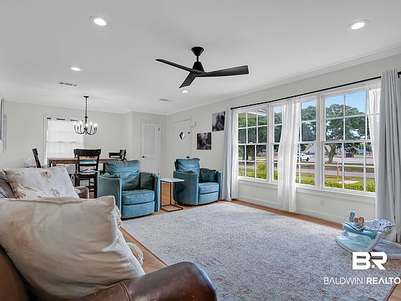5th image of 402 W Magnolia Ave