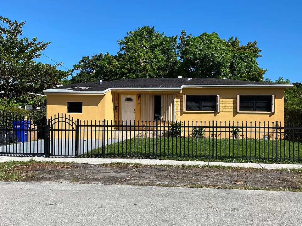 15861 NE 14th Ct