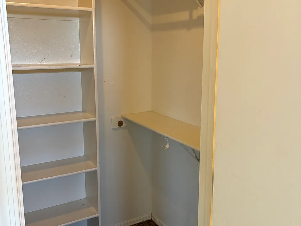 1181 W Gary Ct