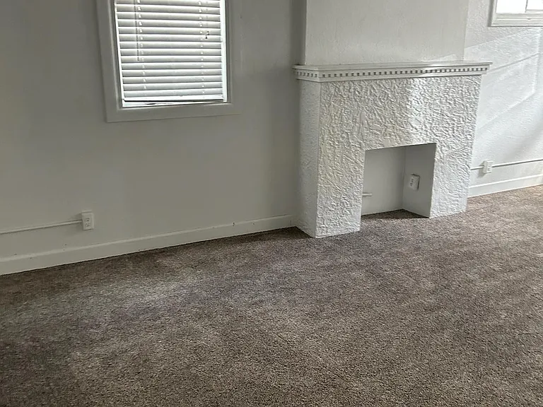 546 Broadwater Ave #1/2 — Photo 4