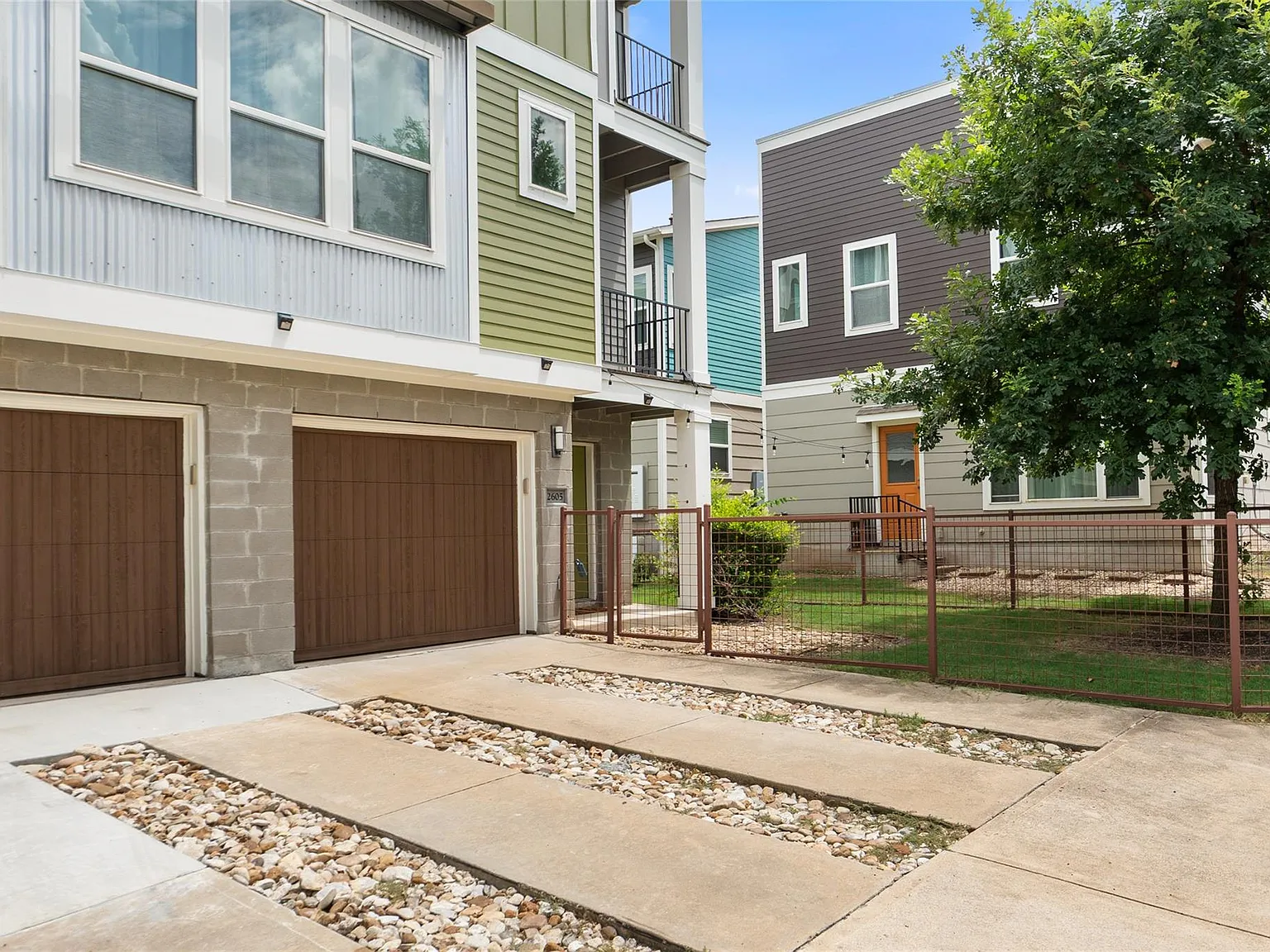 2 bed, 2.5 bath, 1490 sqft, $2,300 — Photo 3