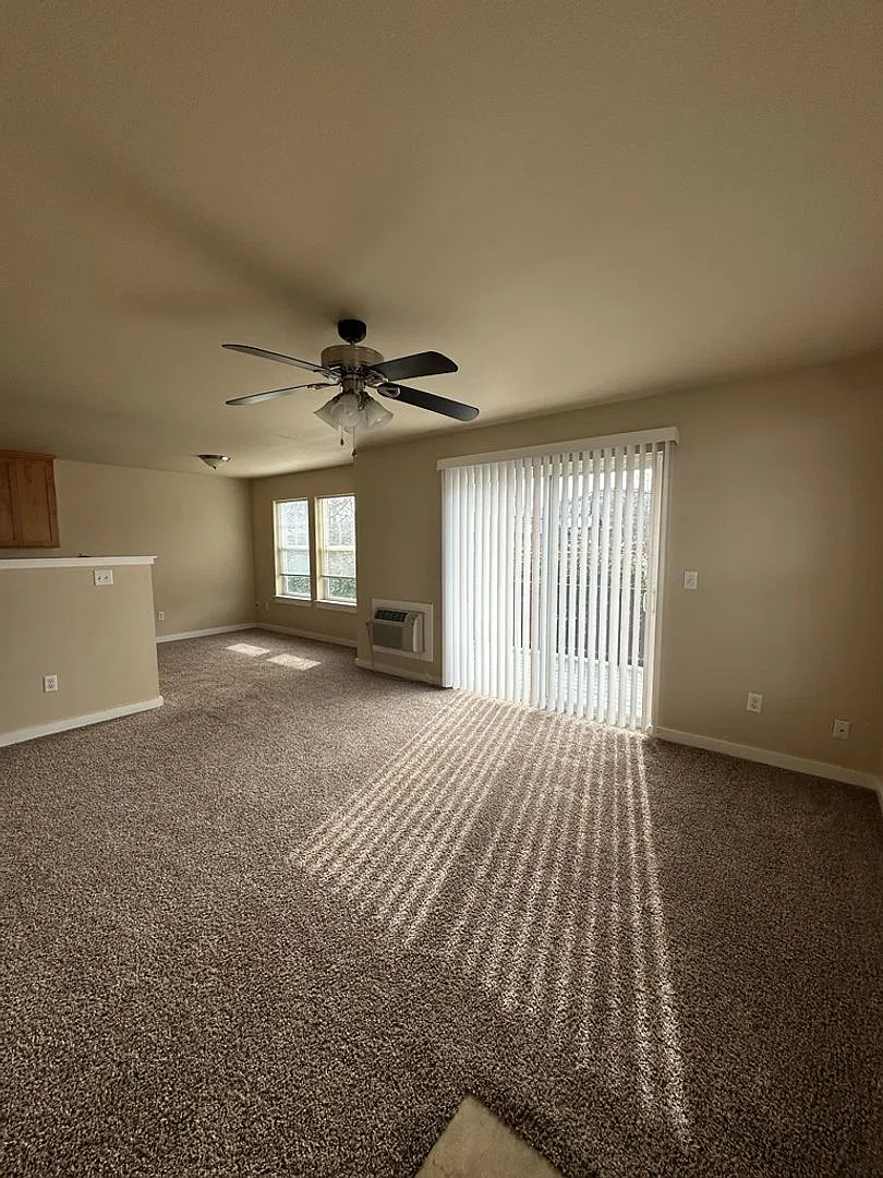 2 Bedroom 2 Bath Townhouse in Ashland — Photo 3