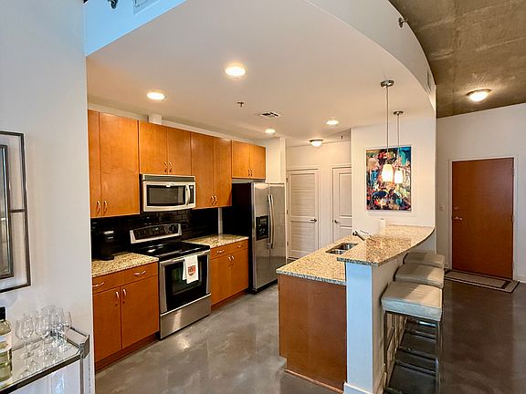 4th image of 301 Demonbreun St Unit 806