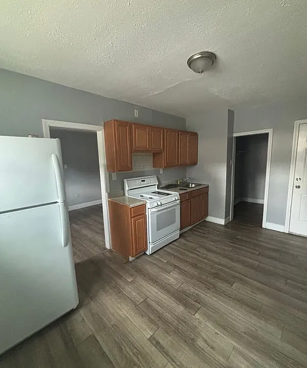 10 Sanford St #1