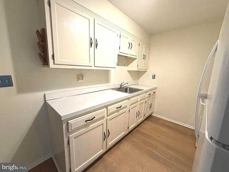 62 Kingston Way — Photo 10