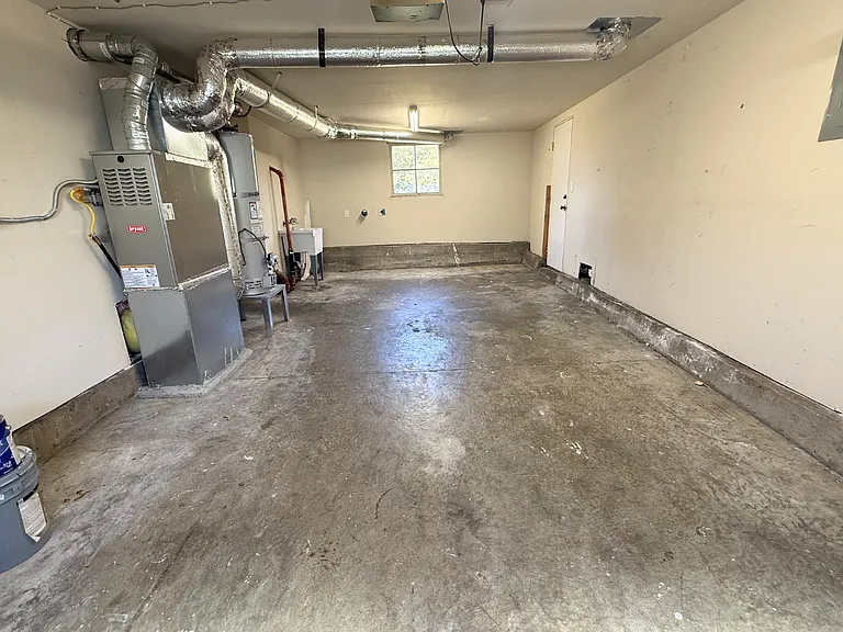 134 Hilton Ave — Photo 19