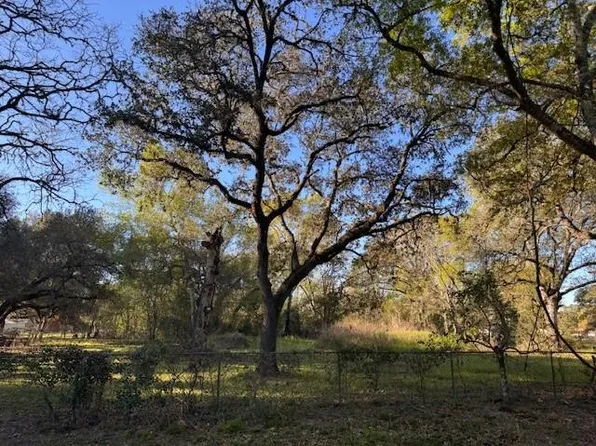 4 Street W, Sheridan, TX 77475