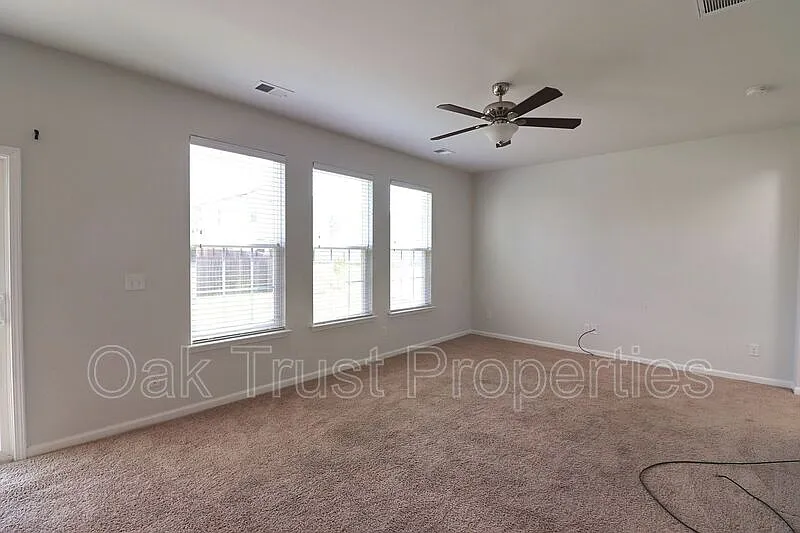 3 bed, 2.5 bath, 1625 sqft, $2,250 — Photo 4