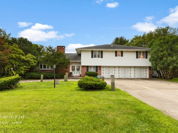 101 Countryside Ln, Crescent City, IL 60928