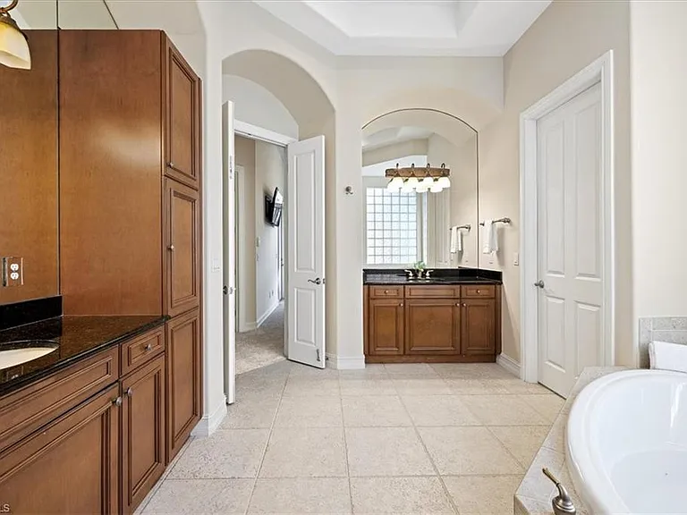 9094 Sahalee Ct — Photo 32