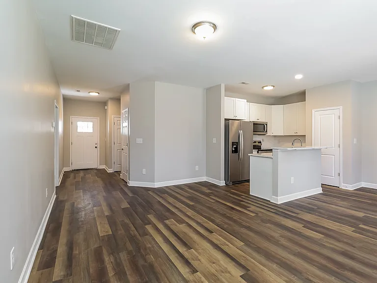 1020 N Oakwood St — Photo 8