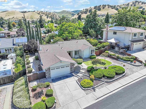 2nd image of 2411 Los Prados Way
