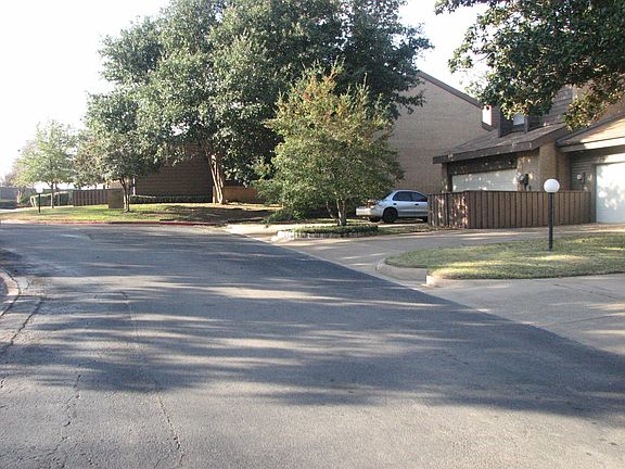 5th image of 719 Oakwood Trl