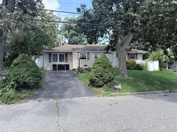 110 Tudor Road, Centereach, NY 11720