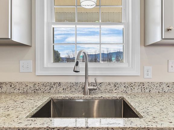 5th image of 230 Spring Meadow Dr