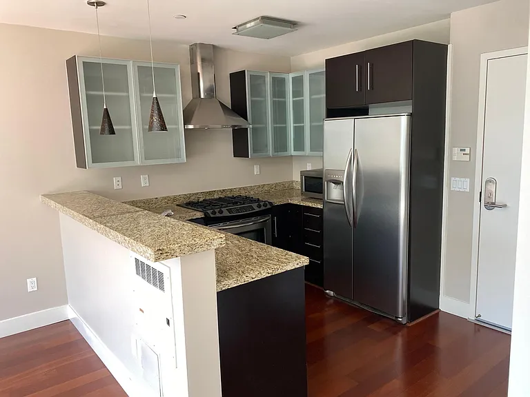 75 Moss St — Photo 4