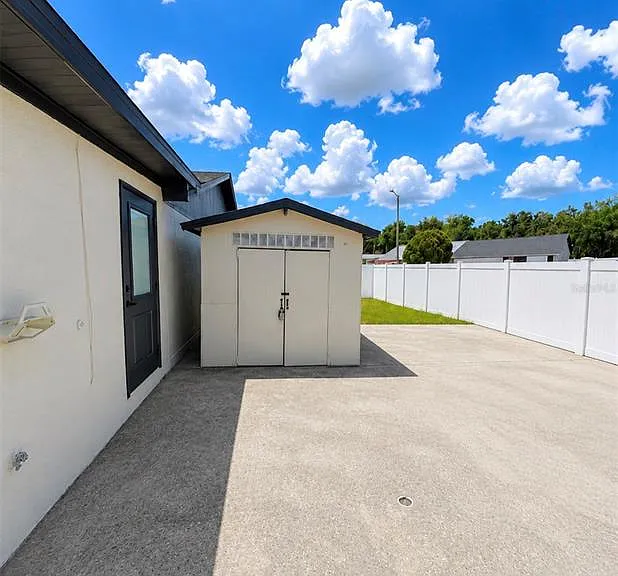 8541 Briar Grove Cir — Photo 36