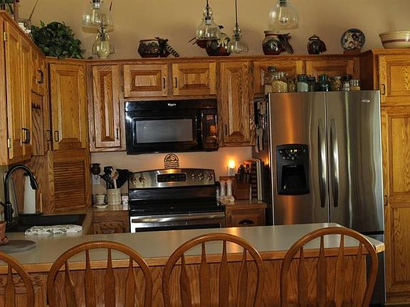 5th image of 230 Shoreview Est