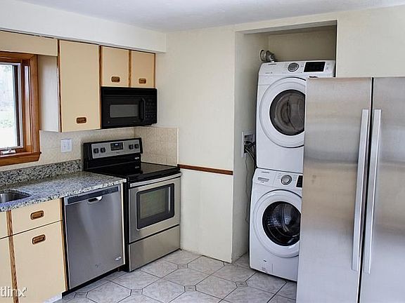 2nd image of 36 Brunswick St #4
