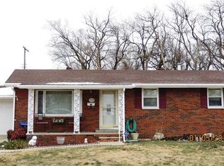 939 Cedar Dr, Wood River, IL