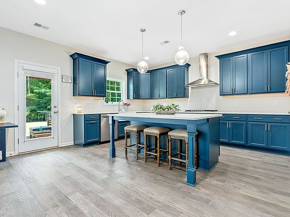 4th image of 880 Wyndham Village Ct