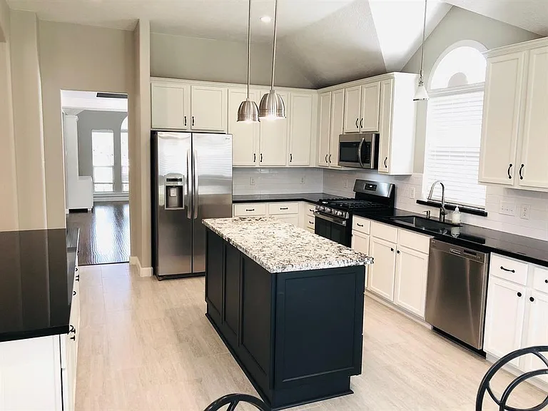 23919 Elden Hills Ct — Photo 9