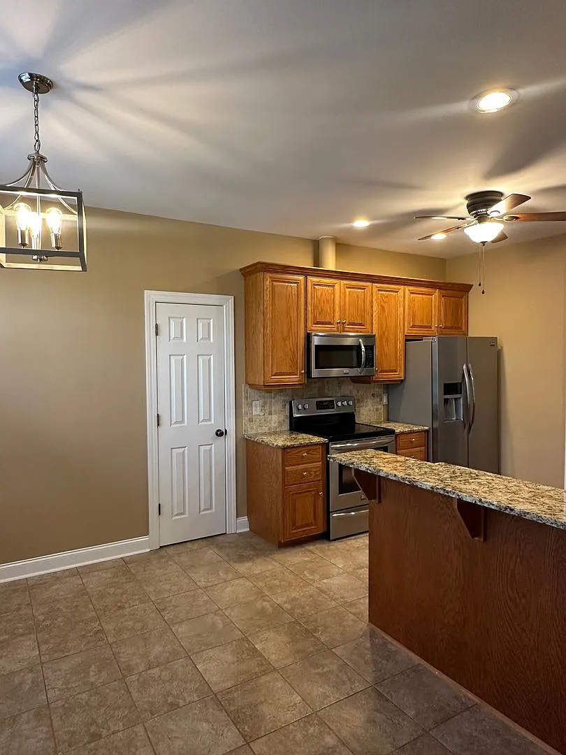 Gorgeous 3 Bedroom Home in the City! — Photo 4