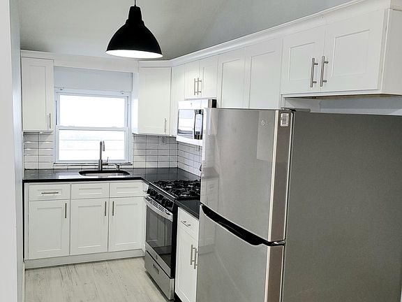 5th image of 27-36 Curtis St Floor 2