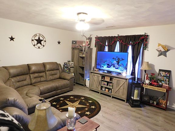 3rd image of 565 School Ln