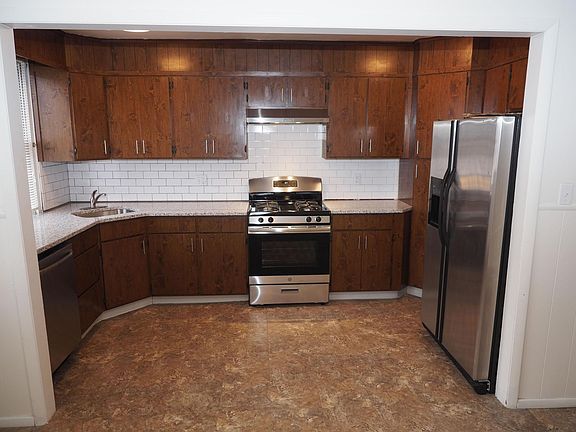 4th image of 2712 Devereaux Ave