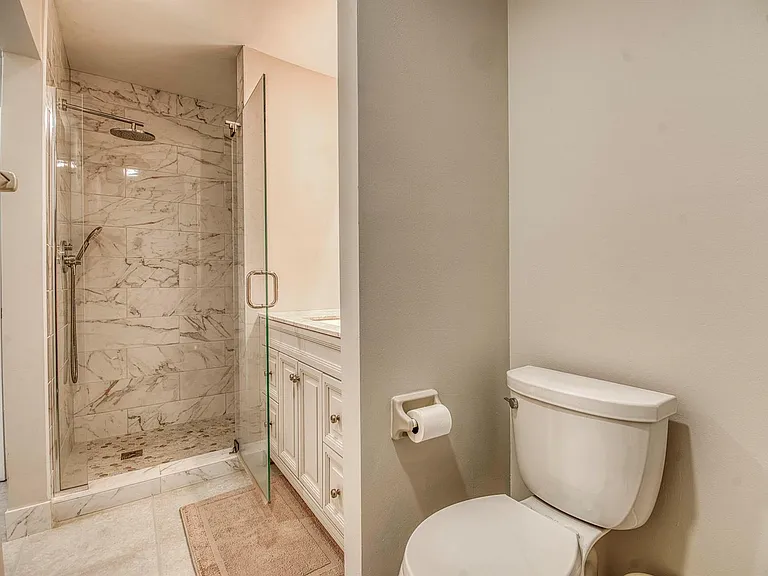 495 Prestwick Cir — Photo 16