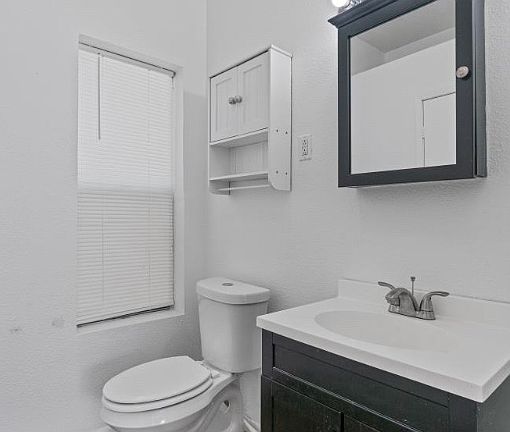 4th image of 1004 S 5th St