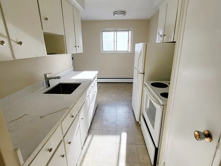 333 Gibb St #10 — Photo 6